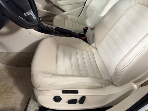 Used 2013 Volkswagen Passat TDI SEL Premium image 11