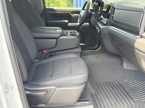 Used 2025 Chevrolet Silverado 1500 LT RWD image 13