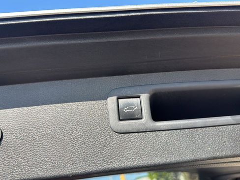 Used 2023 Toyota Highlander XLE image 32