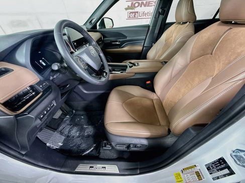 Certified 2025 Toyota Grand Highlander AWD Hybrid image 26