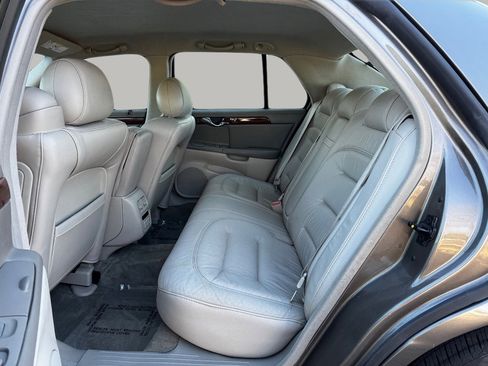 Used 2002 Cadillac De Ville w/ Comfort/Convenience Pkg FWD image 15