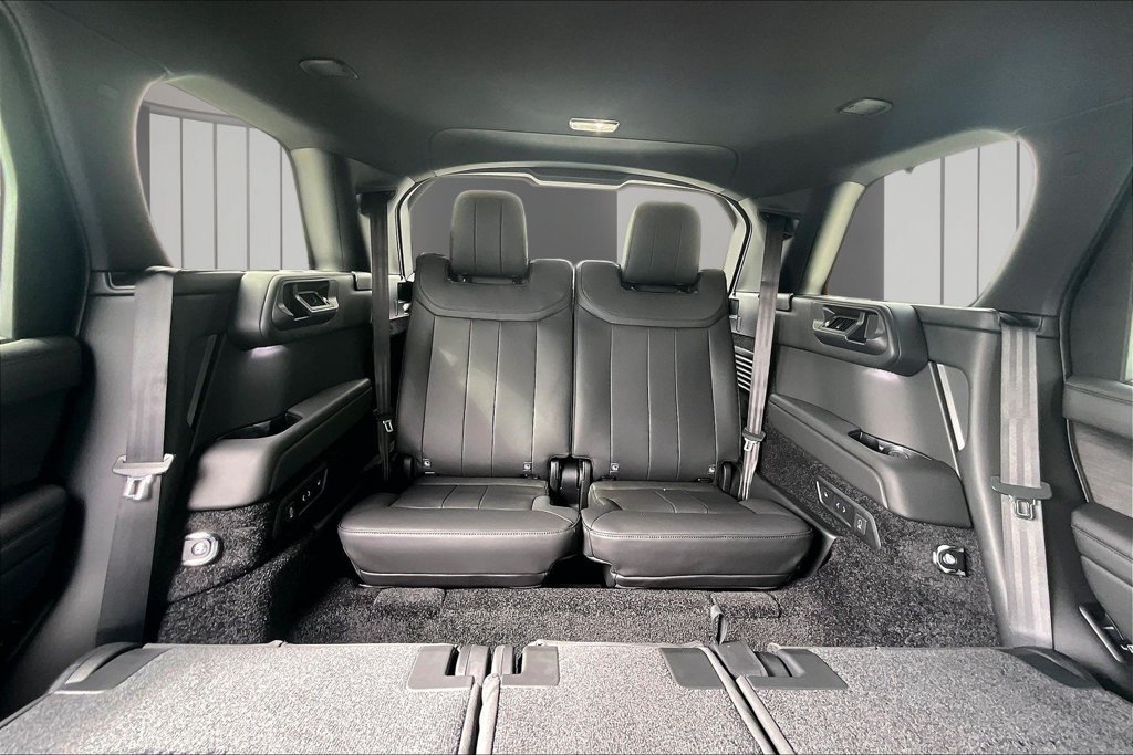 New 2027 Land Rover Range Rover Long Wheelbase SE AWD/4WD image 11