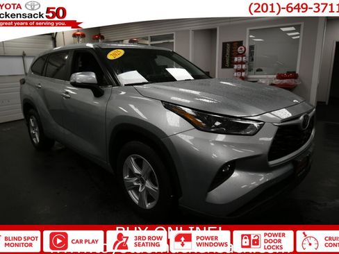 Certified 2025 Toyota Highlander LE image 1