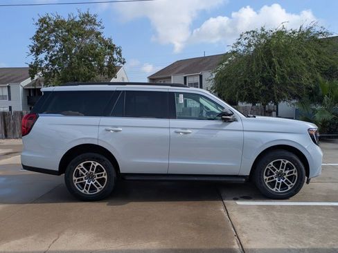 New 2025 Ford Expedition Active image 4