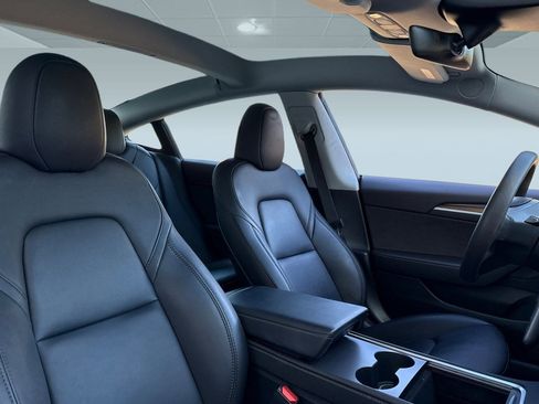 Used 2023 Tesla Model 3 Standard Range image 26