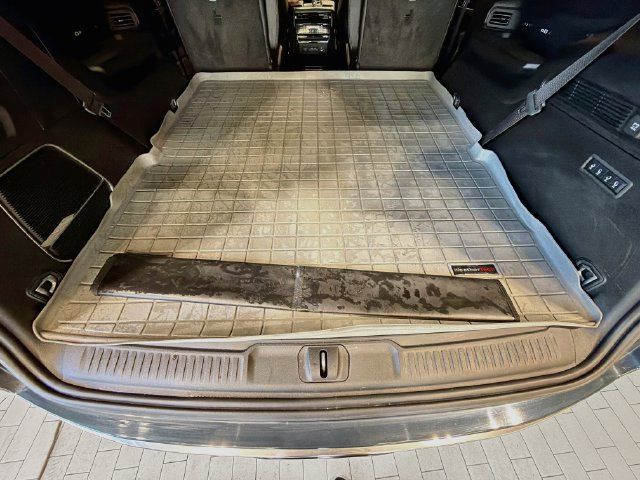 Used 2024 Jeep Wagoneer Series III w/ Flexible Seating Group AWD/4WD image 13