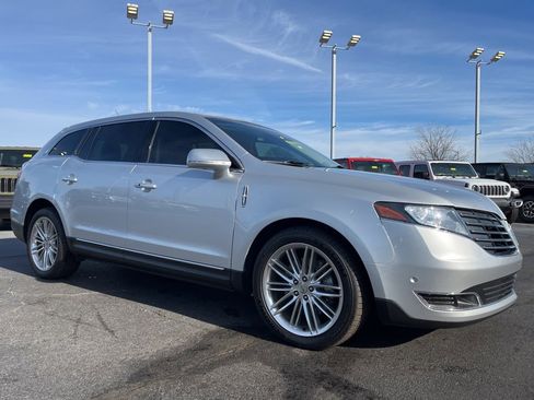 Used 2019 Lincoln MKT AWD image 46