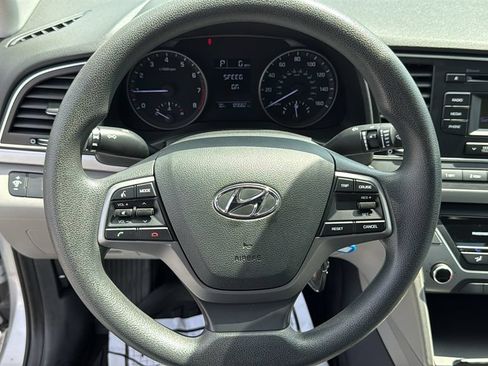 Used 2018 Hyundai Elantra SE FWD image 13
