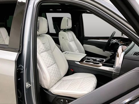 Used 2025 Cadillac Escalade Sport Platinum w/ LPO, Floor Liner Package AWD/4WD image 9