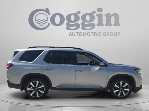 Used 2023 Honda Pilot Touring image 6