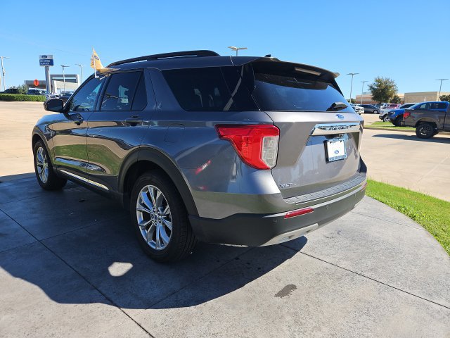 Certified 2021 Ford Explorer XLT w/ Equipment Group 202A RWD image 4