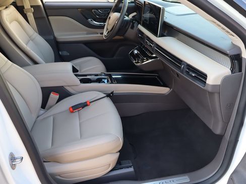 Used 2024 Lincoln Corsair FWD image 16