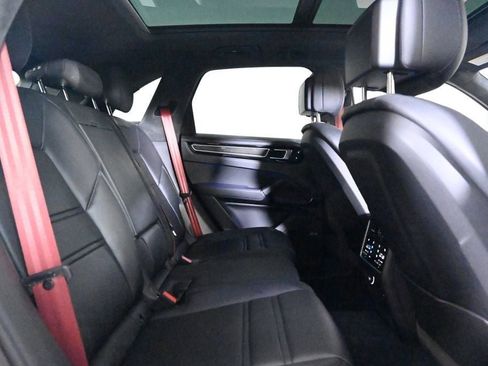 Certified 2023 Porsche Cayenne GTS AWD/4WD image 19