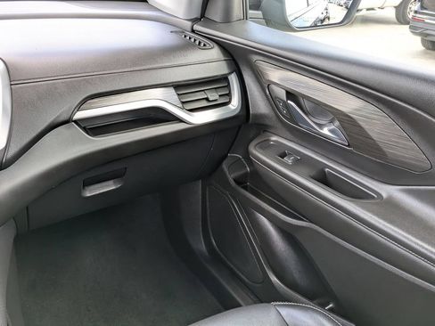 Used 2024 GMC Terrain SLT FWD image 18