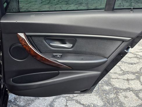 Used 2018 BMW 320i xDrive Sedan w/ Convenience Package image 48