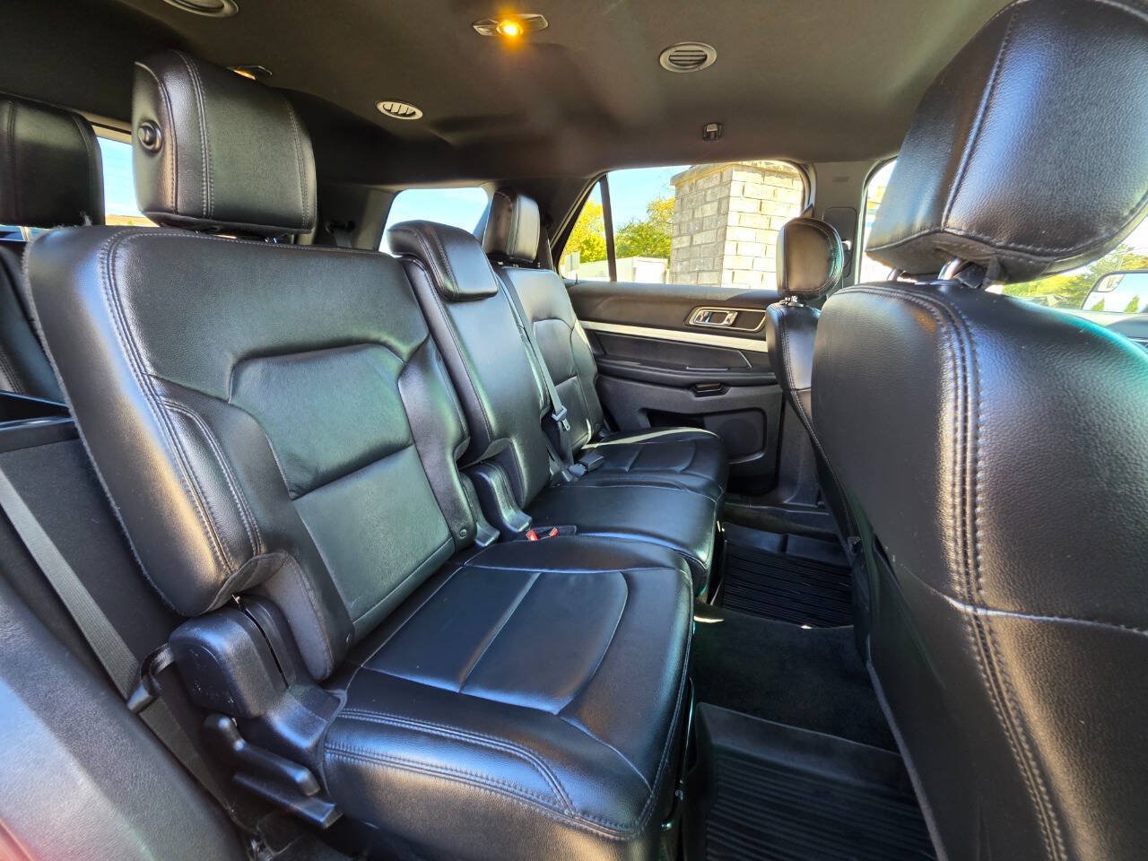 Used 2017 Ford Explorer XLT w/ Equipment Group 202A FWD image 19