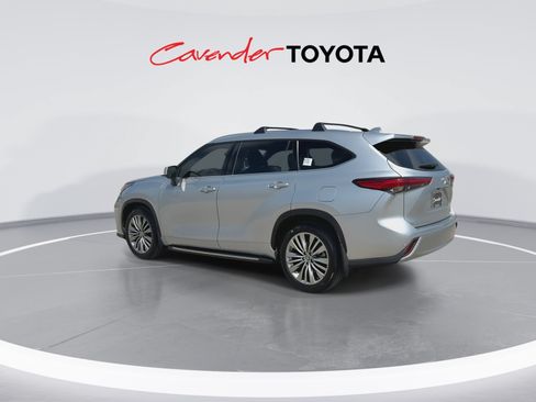 Used 2022 Toyota Highlander Platinum AWD/4WD image 6