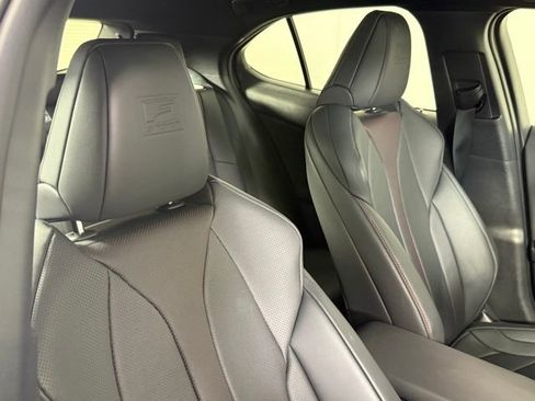 Used 2024 Lexus UX 250h F Sport image 32