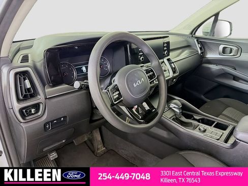 Used 2023 Kia Sorento LX FWD image 11