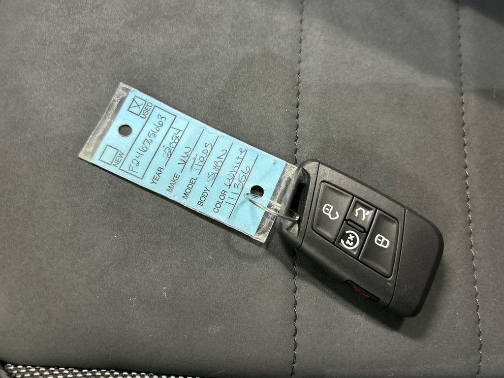 Certified 2024 Volkswagen Taos SE w/ Panoramic Sunroof Package AWD/4WD image 12