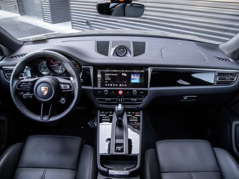 Certified 2026 Porsche Macan AWD/4WD image 16