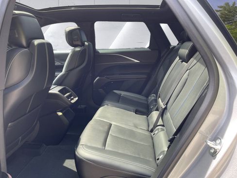 Used 2024 Cadillac Lyriq Luxury AWD/4WD image 14