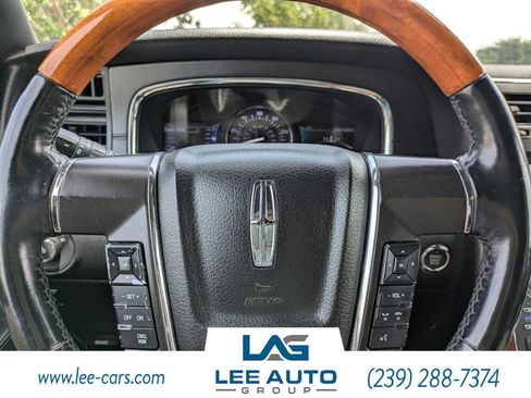 Used 2017 Lincoln Navigator Select RWD image 24