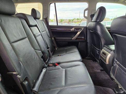 Used 2016 Lexus GX 460 image 24