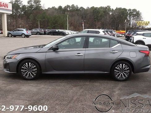 Certified 2024 Nissan Altima 2.5 SV FWD image 5