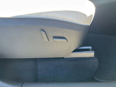 Used 2024 Tesla Model Y Performance image 27