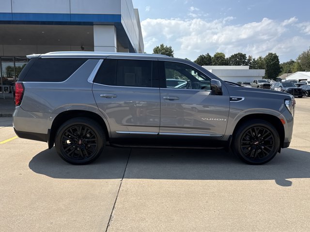 Used 2022 GMC Yukon SLT w/ SLT Premium Package AWD/4WD image 2