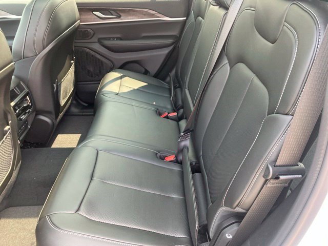 New 2026 Jeep Grand Cherokee Limited w/ Luxury Tech Group II AWD/4WD image 24