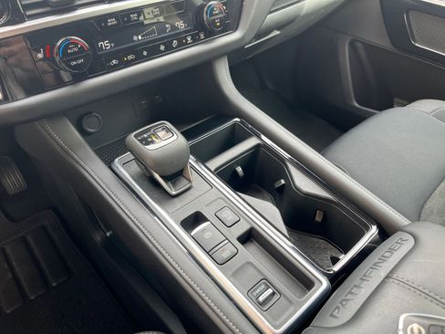 Used 2025 Nissan Pathfinder SV image 44