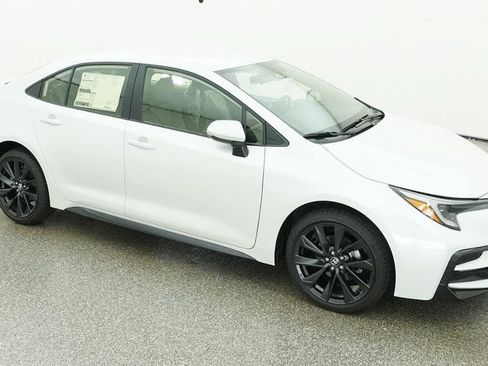 Used 2026 Toyota Corolla SE w/ SE Premium Package FWD image 12