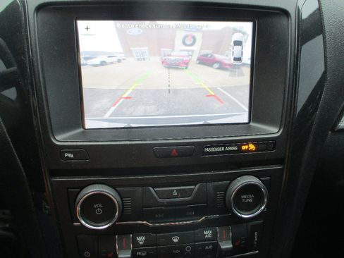 Used 2018 Ford Explorer XLT w/ Equipment Group 202A image 7