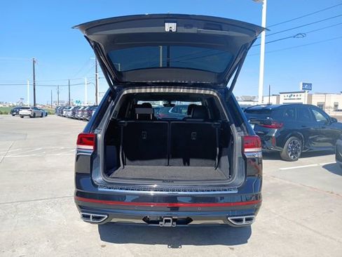 Used 2021 Volkswagen Atlas SE w/ Panoramic Sunroof Package image 9