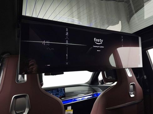 Used 2023 BMW 760i xDrive image 41