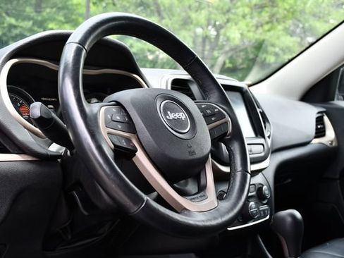 Used 2017 Jeep Cherokee Limited FWD image 15