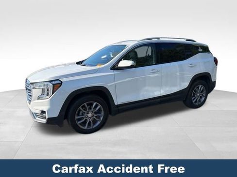 Used 2024 GMC Terrain SLT AWD/4WD image 3