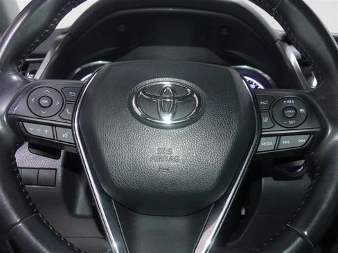 Used 2020 Toyota Camry SE w/ Sunroof Package image 31