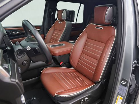 Used 2023 GMC Yukon Denali Ultimate AWD/4WD image 9