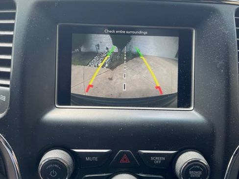 Used 2020 Jeep Grand Cherokee Laredo AWD/4WD image 14