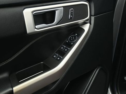 Certified 2023 Ford Explorer XLT RWD image 10