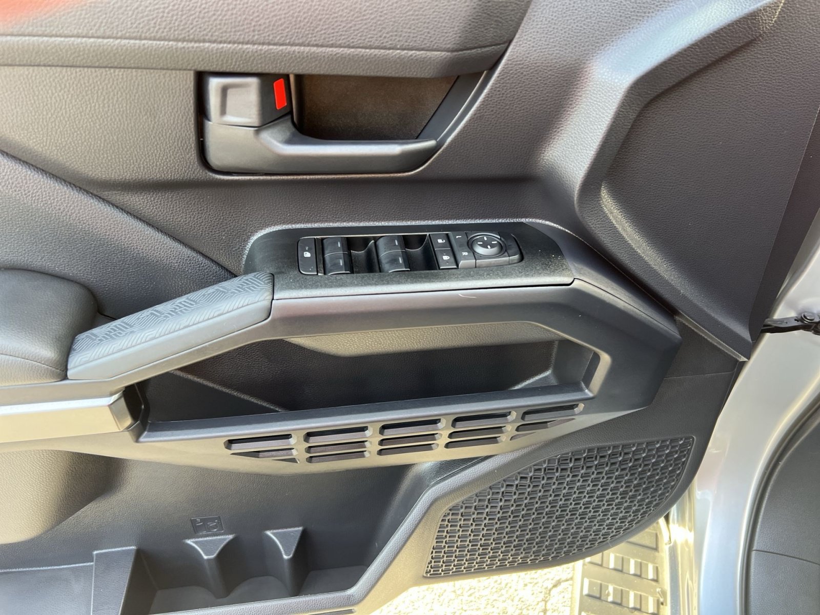 Used 2025 Toyota 4Runner SR5 AWD/4WD image 14