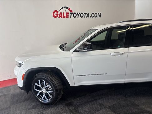 Used 2024 Jeep Grand Cherokee Limited image 5