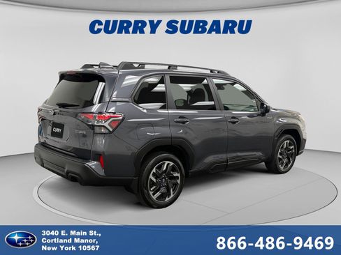 Used 2025 Subaru Forester Premium AWD/4WD image 5