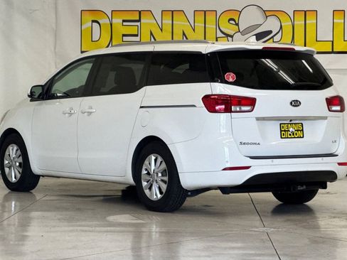 Used 2017 Kia Sedona LX w/ LX Essentials Premium Package image 6