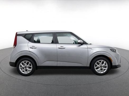 Used 2025 Kia Soul LX w/ LX Technology Package FWD image 10