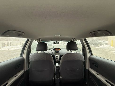 Used 2010 Toyota Yaris 4-Door Hatchback image 14