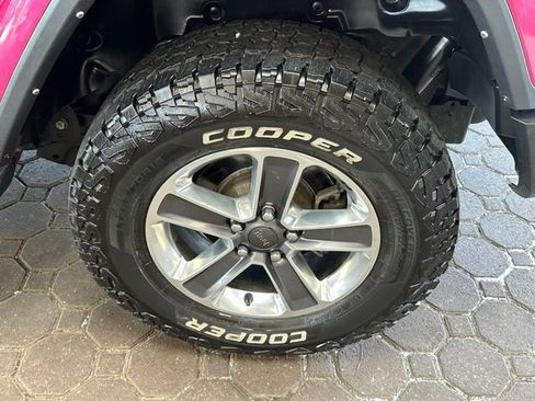 Used 2022 Jeep Wrangler Unlimited Sahara w/ LED Lighting Group AWD/4WD image 6